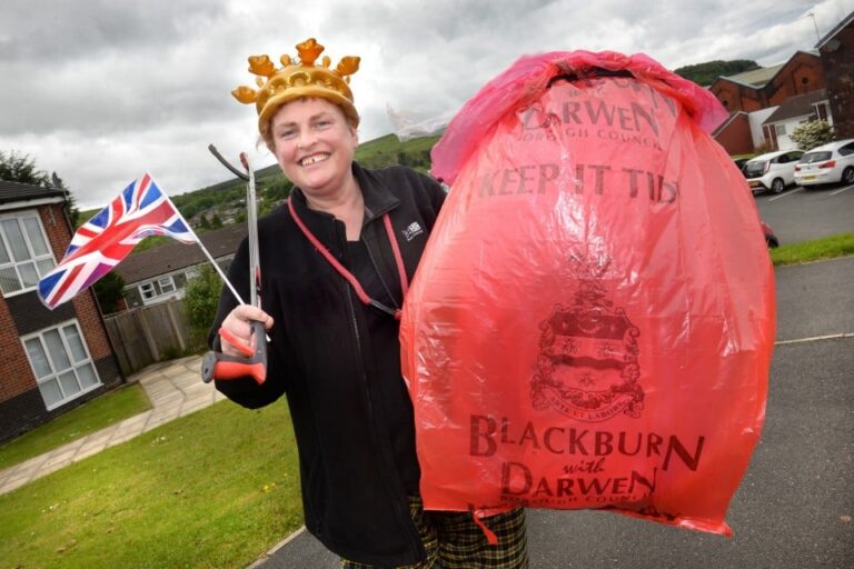 Janet crowned ‘Queen’ of Darwen Tower Jubilee Beacon Competition - Janet Pearce Winner 4