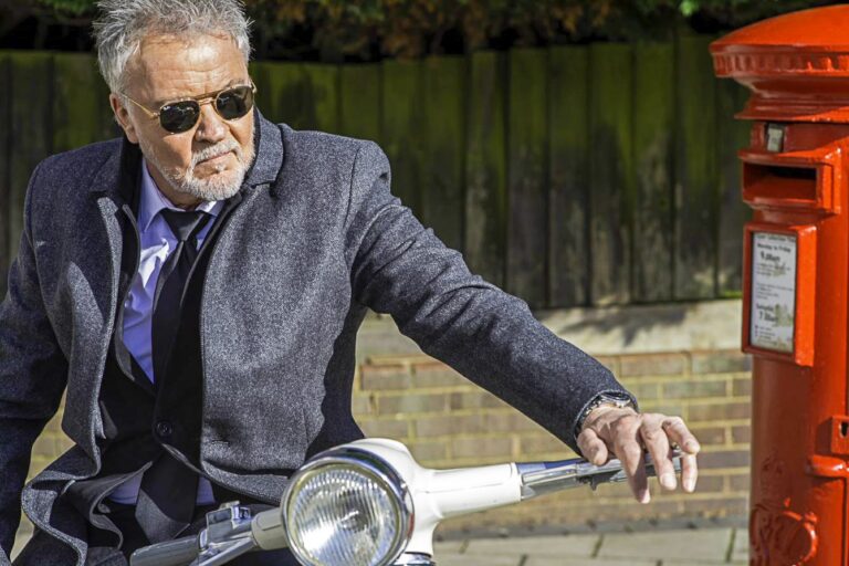 Paul Young is Behind the Lens with New Tour - Paul Young Behind the Lens