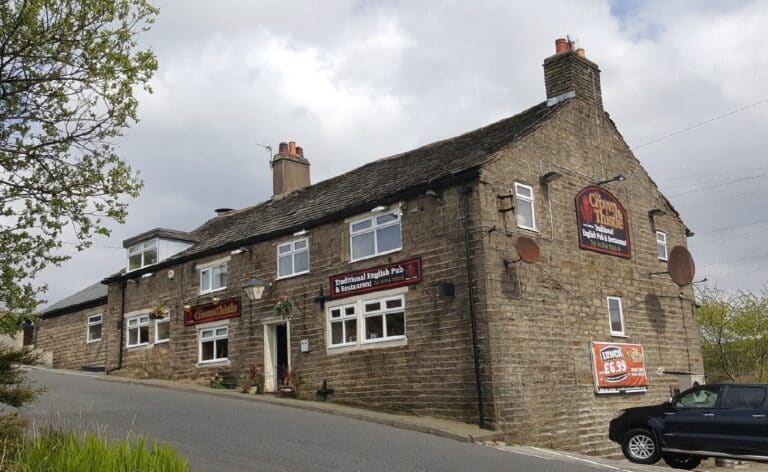 Hundreds express sadness as Popular Darwen Pub Closes