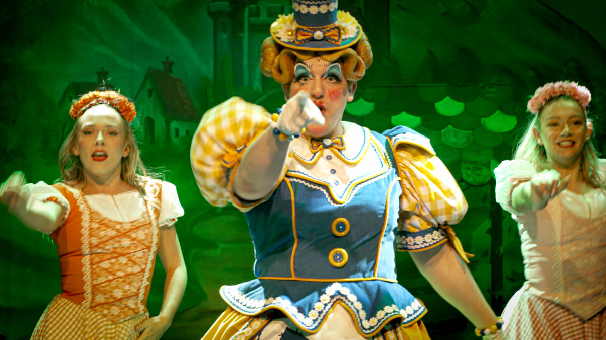 Snow White smashes records at Blackburn Empire – and panto season has only just begun - TRP SW25 Blackburn 74