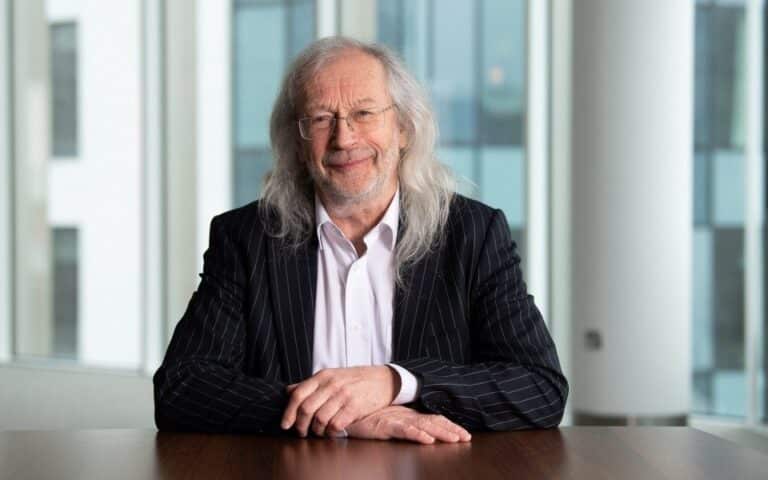Phil Riley urges young people to read as social media ban looms